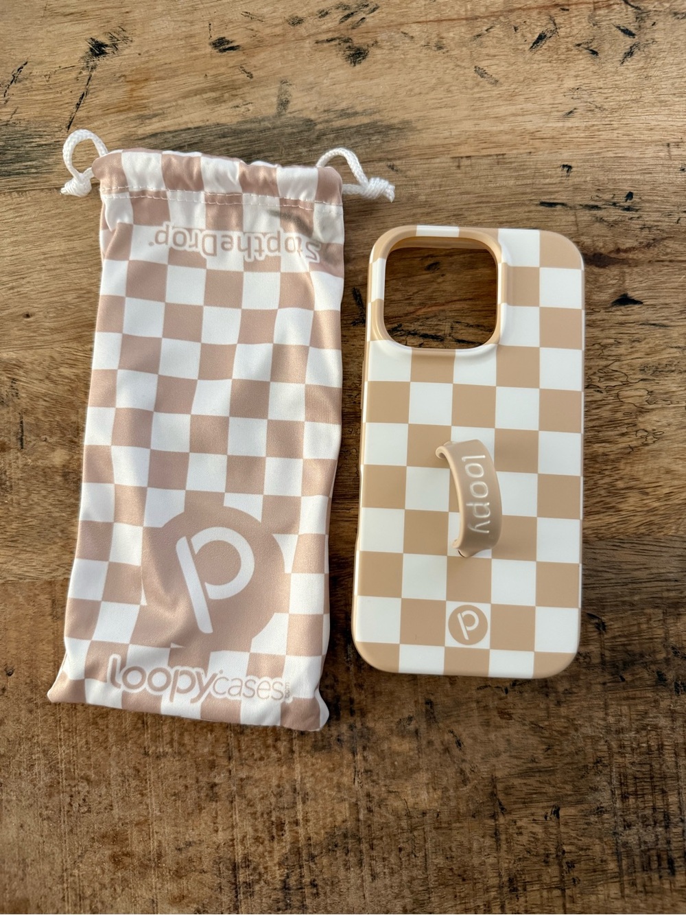 Sand Dollar Checkered Loopy Case
